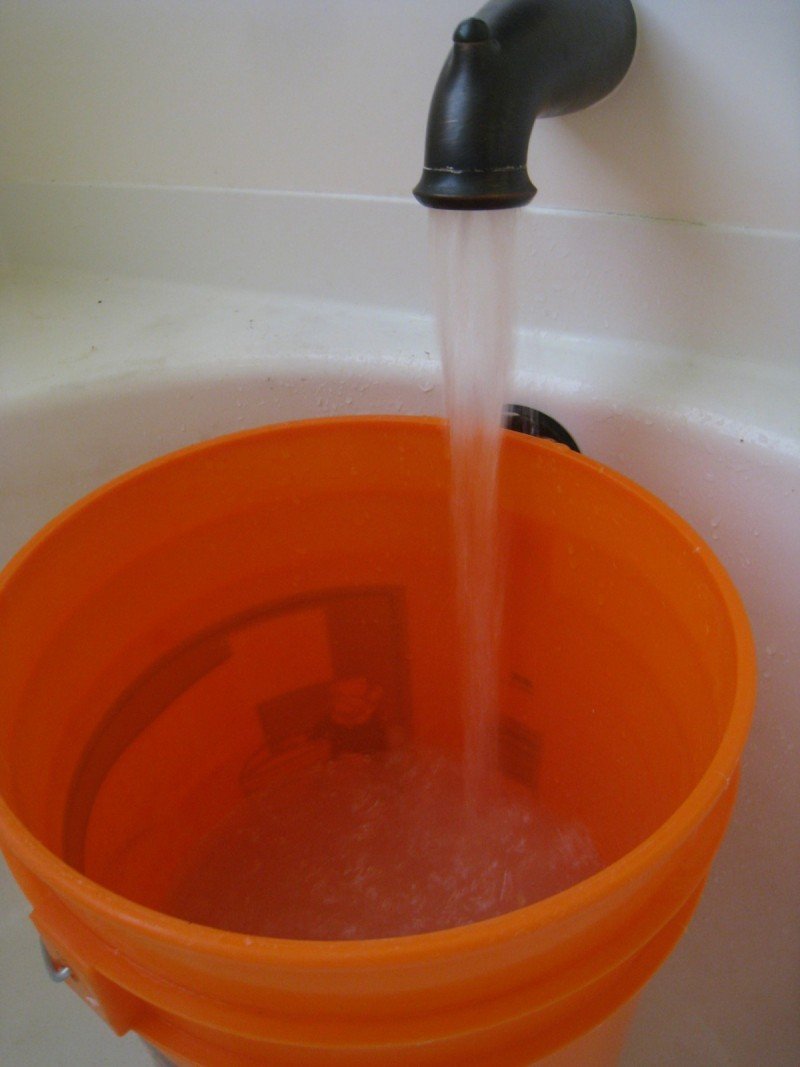 Living Without Electricity: Washing Clothes By Hand