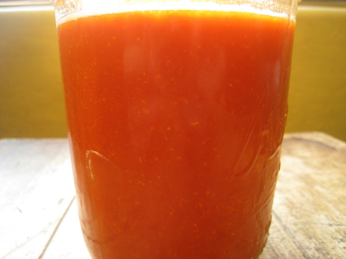 A Recipe for Homemade, Homegrown Cayenne Pepper Hot Sauce 