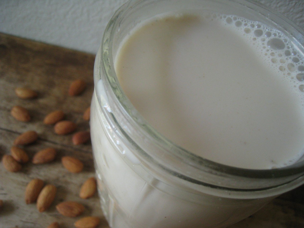 How to Make Homemade Almond Milk