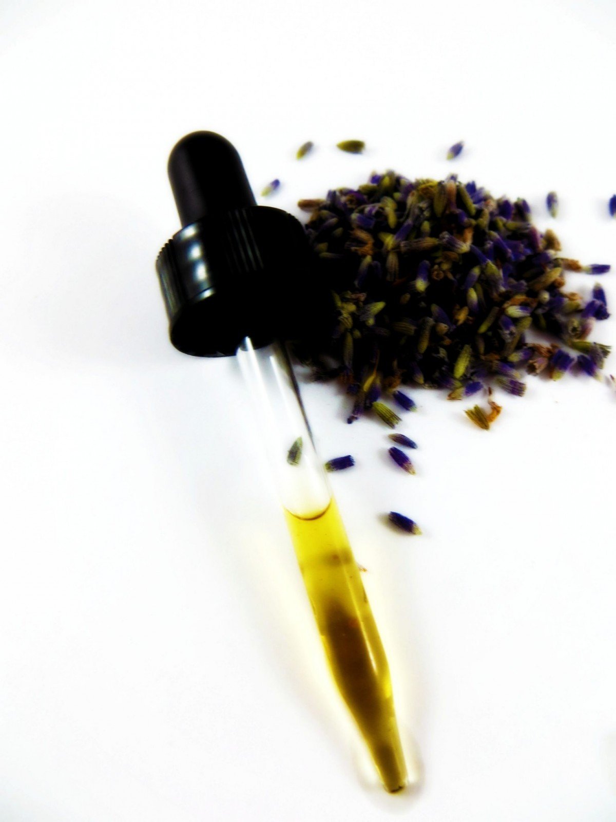 How to make lavender extract by Frugally Sustainable
