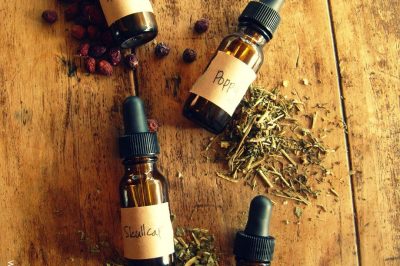 Women's Health :: Herbal Tinctures for Stress, Anxiety, and Panic Attacks + How to Make Them At Home