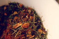 Nourishing Plant Infusions :: How to Make Your Own Ginger Turmeric Herbal Tea Blend
