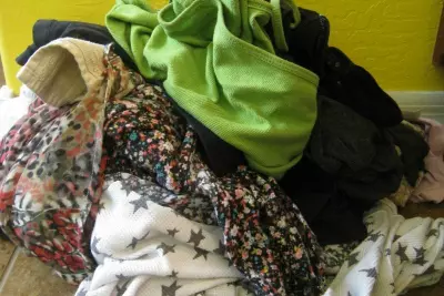Living Without Electricity: Washing Clothes By Hand