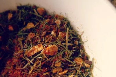 Nourishing Plant Infusions :: How to Make Your Own Ginger Turmeric Herbal Tea Blend