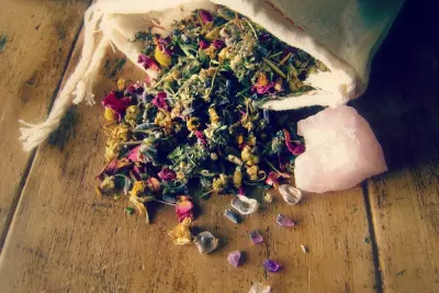 Herbal Sleep Aid :: How to Make Peaceful Sleep Sachets Using Herbs, Essential Oils, and Crystals